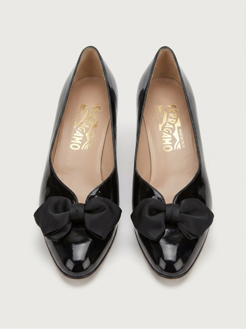 Salvatore Ferragamo Black Patent Leather Bow Flats size 8 AA